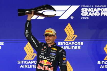 Max Verstappen comemora vitória no GP de Singapura 2026