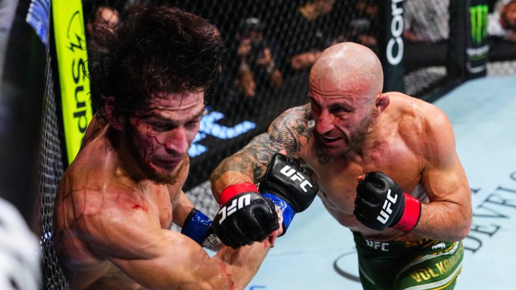 Volkanovski acerta Evloev e garante o nocaute técnico no UFC 333