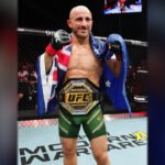 Alexander Volkanovski comemora vitória sobre Movsar Evloev no UFC 333 em Abu Dhabi